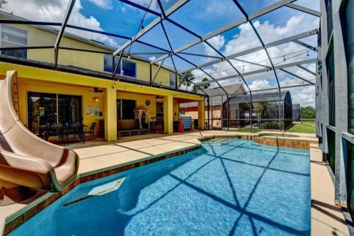 Mickey's Island Escape - 6 Bedroom with Pool Slide villa