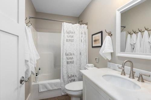 Clinton Ave Retreat - main image