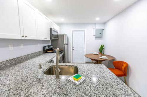 Trendy Home by Jet Skis Parks & Art Hotspots in 可可納特中區