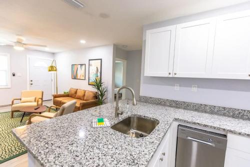 Trendy Home by Jet Skis Parks & Art Hotspots in 可可納特中區