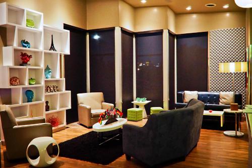 Z Loft Extended Stay Hotel - 로비