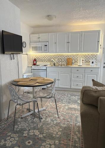 Food and beverages, Mermaid's Lighthouse in Palm Beach International Airport