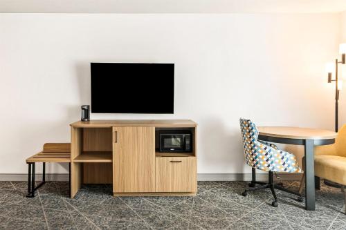 Hampton Inn and Suites Merced - image 13