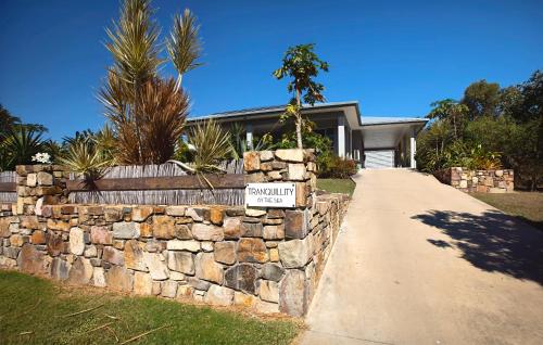 Iekārtas, "Tranquillity by the Sea" your Hideaway Bay Holiday Rental-Whitsundays in Hideaway Bay