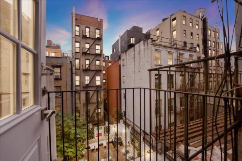 SoHo Designer 2BR w balcony, New York (Foto 4)
