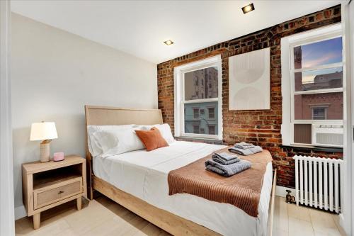 SoHo Designer 2BR w balcony - image 5