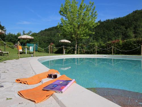 Úszómedence, Mansion in Apecchio near Lake and Pool in Apecchio