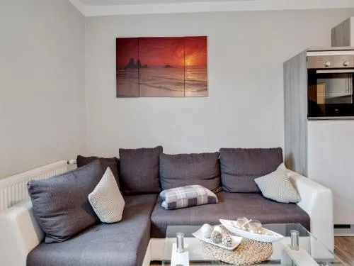 Cozy Coastal Escape with Garden in Groß Schwansee, Deutschland