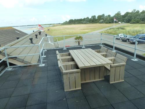 陽台/露台, Apartment in Schotsman near Veerse Meer in 金帕蘭