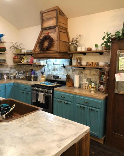 Cedar cross cabin in Demopolis