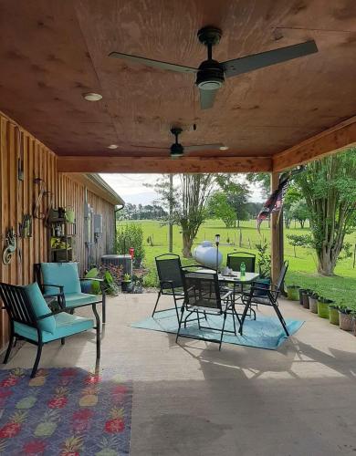 Cedar cross cabin in Demopolis