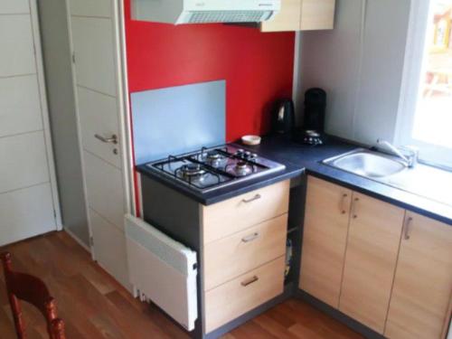Mobil Home 34m² avec Terrasse pour 6 à Dévillac - API-1-52-331 (Mobil Home 34m² avec Terrasse pour 6 a Devillac - API-1-52-331) in Devillac
