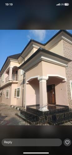 Chizzy Shortlets in Warri