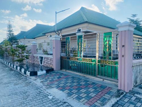 Chizzy Shortlets in Warri