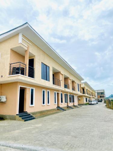 Chizzy Shortlets in Warri