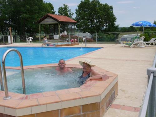 Chalet de 30m² avec terrasse à Dévillac - API-1-52-539 (Chalet de 30m² avec terrasse a Devillac - API-1-52-539) in Devillac