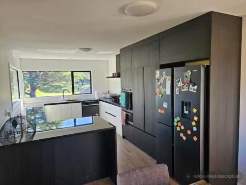 Kitchen, Room by the golf course with ensuite an Spa in Shirley