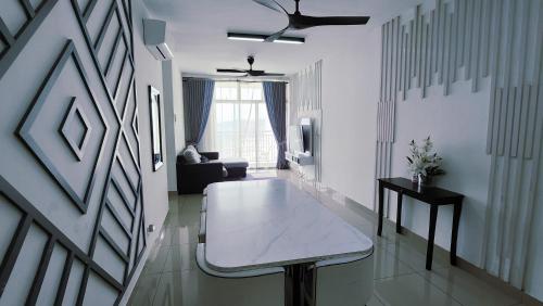 Sadiyra Homestay next Alamanda Mall, Netflix & High Speed Wifi