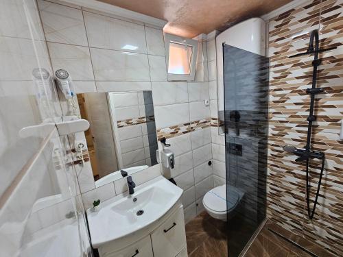 حمام, Vila Lavita 24 in Gat