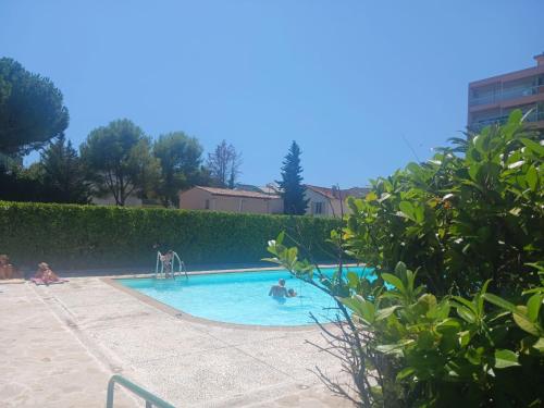 Piscina, Heights of Antibes in Laval