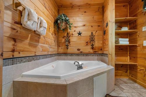 Secluded Memories Cabin - image 8