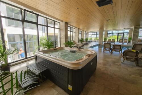 Alezzi Odyssey Pool & Spa Resort - Hôtel - Mamaia Nord – Năvodari