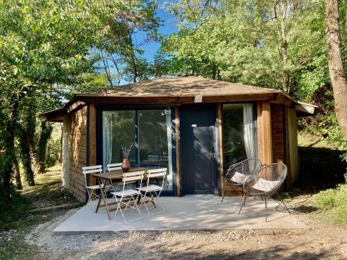 Plein cœur de la nature ~ Jacuzzi Privé 24h/24h (Plein cœur de la nature ~ Jacuzzi Prive 24h/24h) in Ventenac-Cabardes