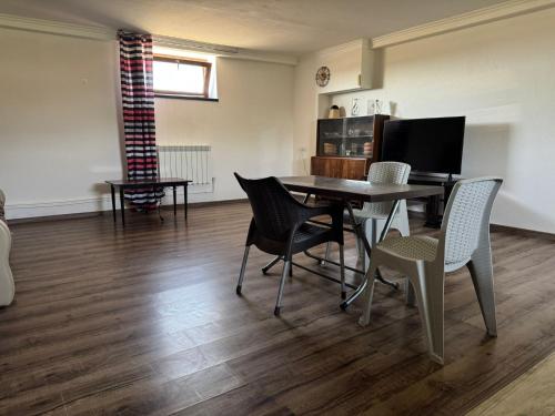 Garden House Apartments in Zovuni