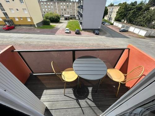 T2 moderne proche centre avec balcon et wifi in Saint-Lo