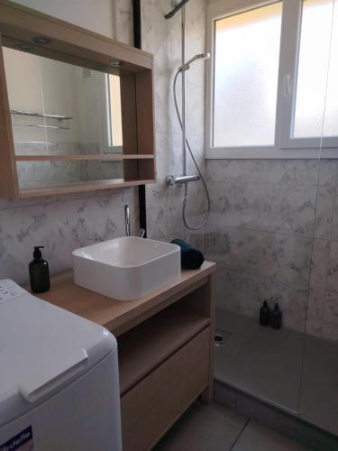T2 moderne proche centre avec balcon et wifi in Saint-Lo