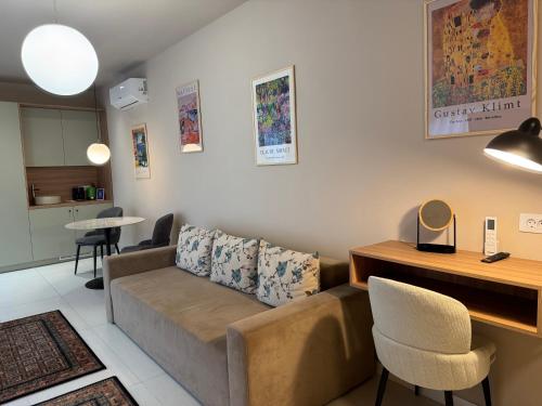 Lucas 10 Apartments - image 5