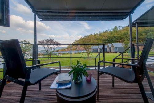 Balcony/terrace, Ningbo Lake Forest Resort in Xikou Town
