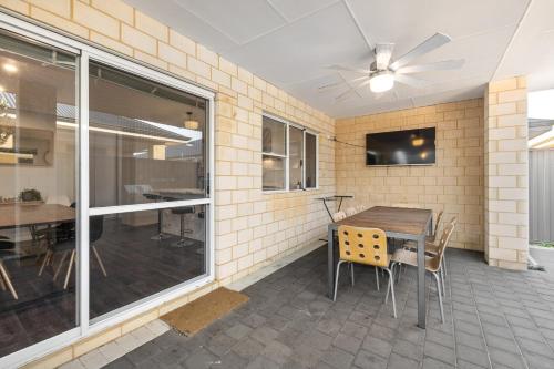 Carlisle 4BR Family Home 3 Miles To Optus Stadium - image 5