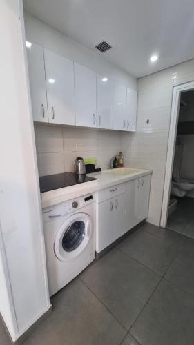 مطبخ, Luxury 1BR on the Sea 126 in Ashdod