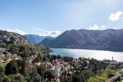 Double Room with Balcony and Lake View