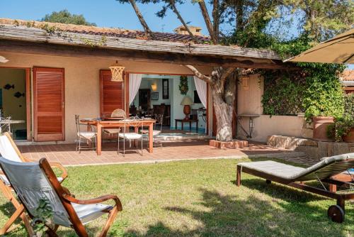 Villa just steps from the sea in Costa Serena