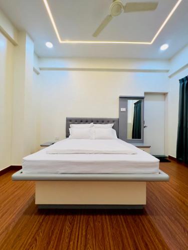 Hotel Swaraj in Lavale