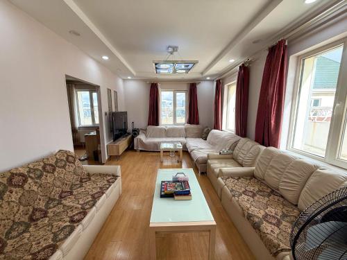 salon détente/TV commun, Burj24 Rooftop Hostel in Oulan-Bator