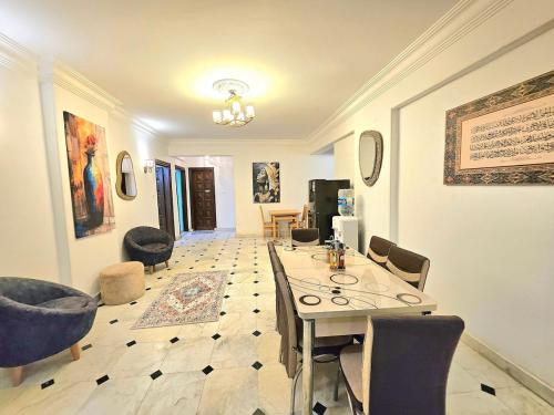 4 bedroom Apartment with 11 beds - image 14