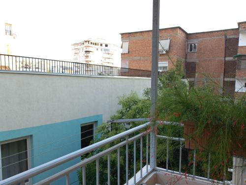 Take 5 INN - Central 2BR by Kavaja Str, Sleeps 5 ppl, Tirana (fotografie 4)