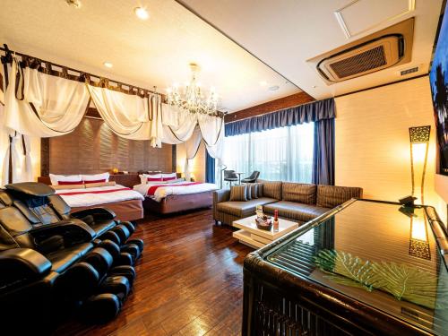 room detail thumbnail 1