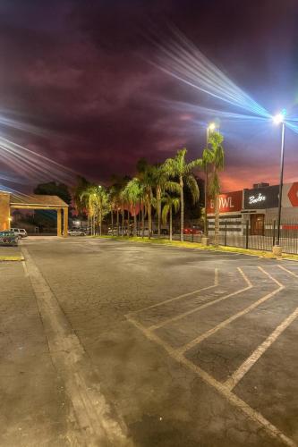 Super 8 by Wyndham Bakersfield South CA - image 12