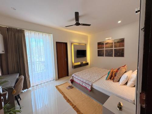 Couple Canvas- Luxurious 1-BHK Peaceful Apartment