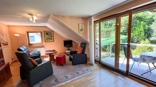 2 bedrooms, 3 beds