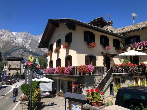 . Maison Laurent