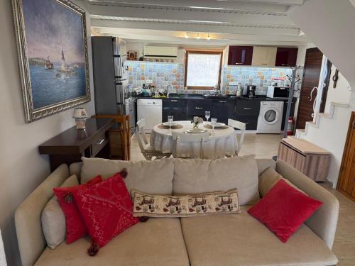 Kindya Stone House in Dort Tepe