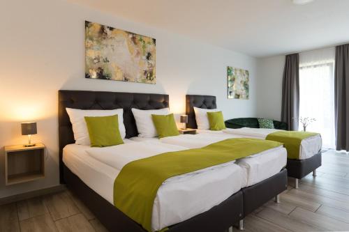3 twin beds