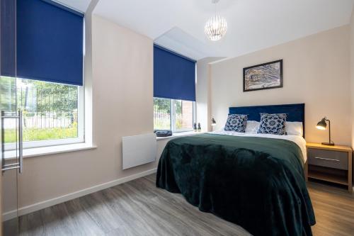 Deluxe One-Bedroom Apartment in Salford - Great for Couples & Business or leisure Travellers By AV Hughes Properties