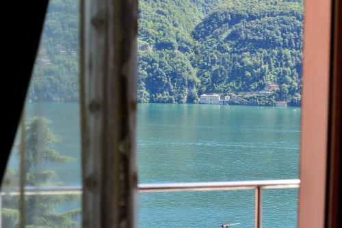 Double Room with Lake View and Balcony