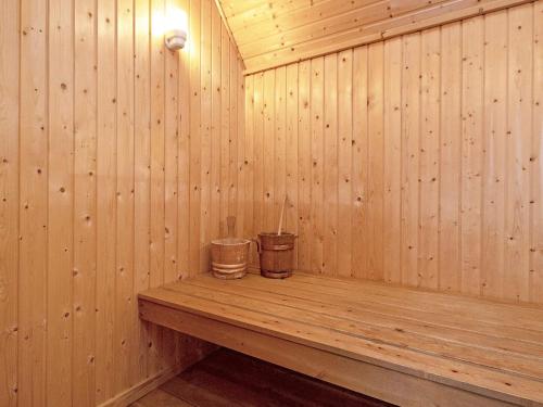 桑拿三溫暖, 5 person holiday home in Væggerløse in 伊德斯特納